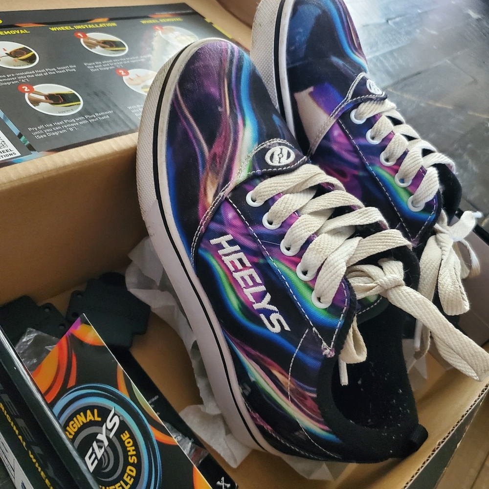 Heelys galaxy roller shoes kids heelys Size 2 wheeled shoe